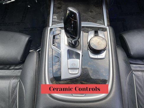 Used 2018 BMW 750i xDrive image 33