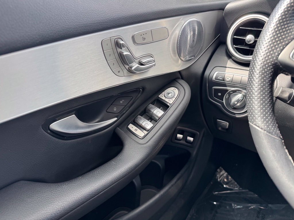 Used 2019 Mercedes-Benz GLC 350e 4MATIC image 27