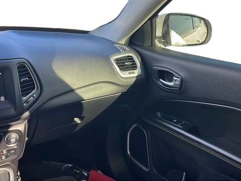 Used 2017 Jeep Compass Latitude w/ Popular Equipment Group image 28