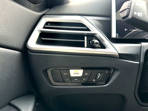 New 2026 BMW 330i Sedan w/ M Sport Package RWD image 27