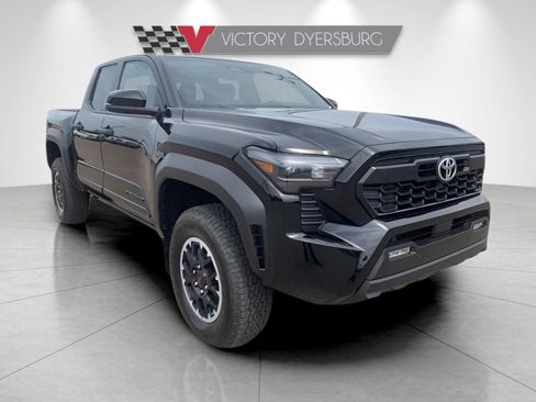 Used 2024 Toyota Tacoma TRD Off-Road w/ TRD Off Road Upgrade Package AWD/4WD image 2