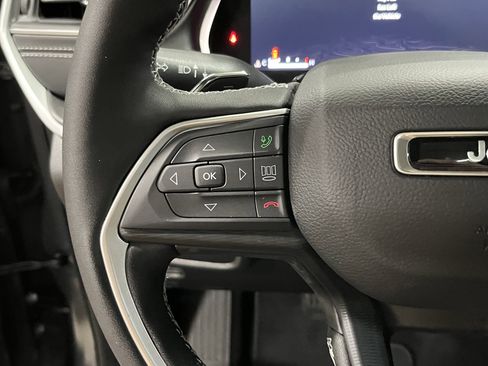 Certified 2025 Jeep Grand Cherokee Laredo X w/ Luxury Tech Group I image 24