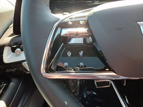 Used 2025 Cadillac Optiq Sport 1 image 23