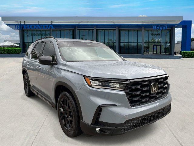 Used 2025 Honda Pilot Sport image 1