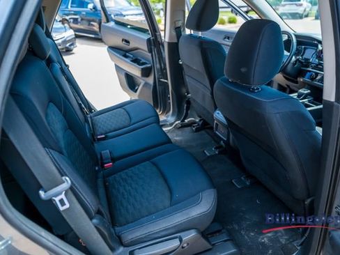 Used 2023 Nissan Pathfinder SV AWD/4WD image 14