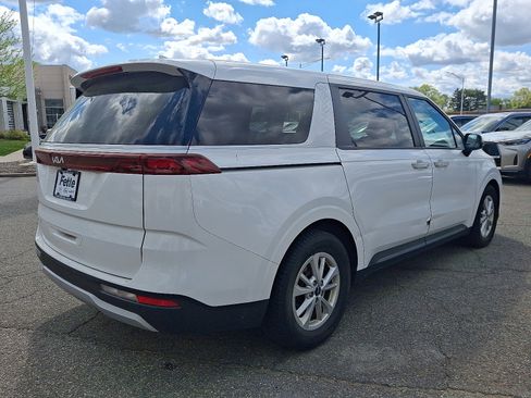 Used 2023 Kia Carnival LX FWD image 4