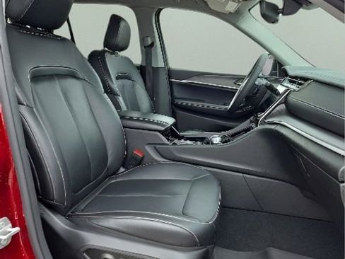 Used 2023 Jeep Grand Cherokee Limited AWD/4WD image 15