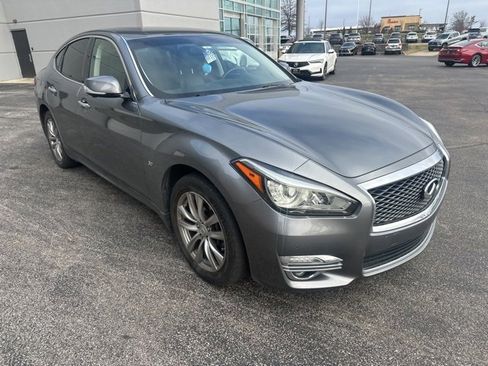 Used 2017 INFINITI Q70 3.7 image 1