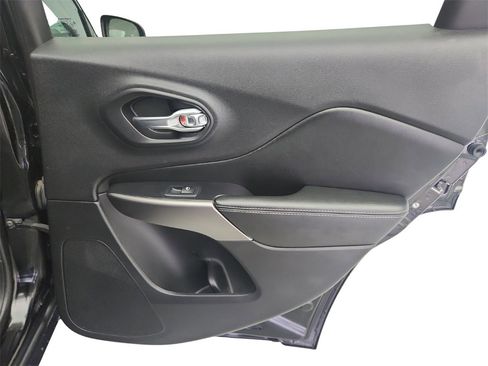 Used 2020 Jeep Cherokee Limited image 26