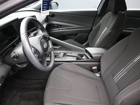 Certified 2025 Hyundai Elantra Sport image 12