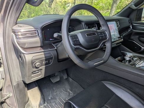 Used 2024 Jeep Wagoneer 4WD w/ Convenience Group I image 11