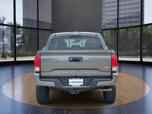 Used 2018 Toyota Tacoma TRD Sport image 5