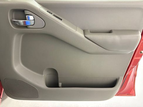 Used 2014 Nissan Frontier SV image 36