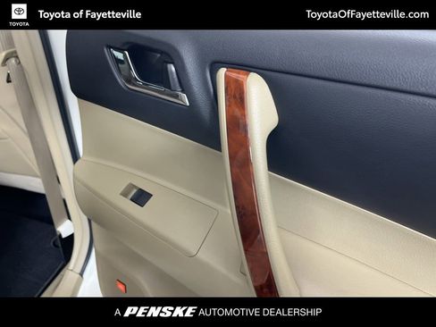 Used 2012 Toyota Highlander Limited w/ Tow Pkg image 17
