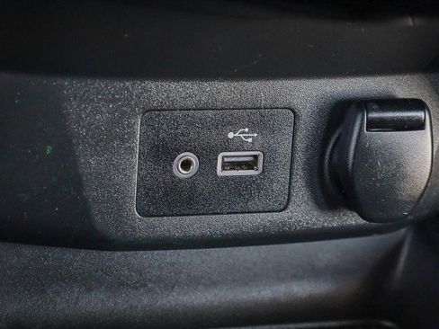 Used 2018 Nissan Rogue SV image 17