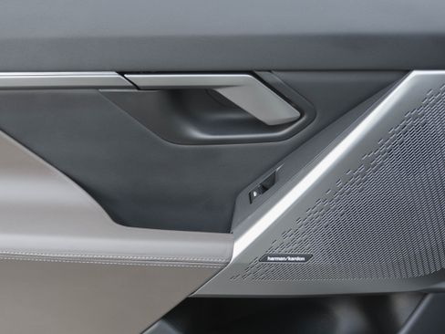 Certified 2025 BMW 530i xDrive w/ Premium Package image 30