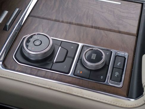 Used 2019 Ford Expedition Platinum image 37