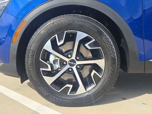 Used 2024 Kia Sportage EX image 12