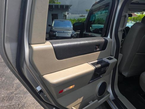 Used 2003 HUMMER H2 w/ Preferred Equipment Group AWD/4WD image 16