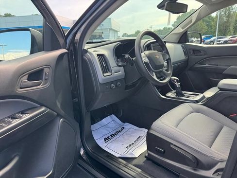 Used 2022 Chevrolet Colorado W/T w/ WT Convenience Package AWD/4WD image 13