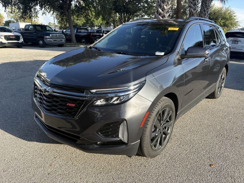 Certified 2023 Chevrolet Equinox RS w/ RS Leather Package FWD image 3