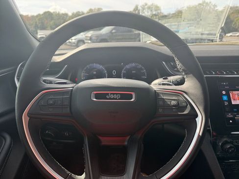 New 2025 Jeep Grand Cherokee Laredo w/ Luxury Tech Group I image 20