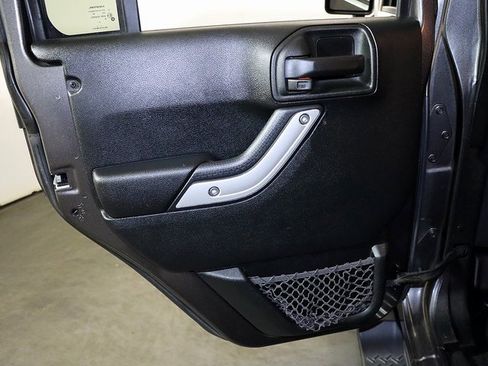 Used 2017 Jeep Wrangler Unlimited Sahara w/ Connectivity Group image 24