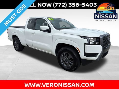 Certified 2025 Nissan Frontier SV RWD image 1