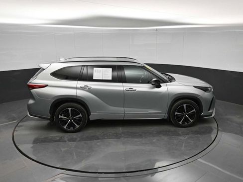 Used 2021 Toyota Highlander XSE AWD/4WD image 32