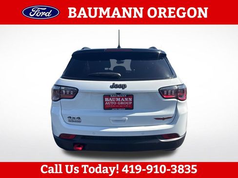 Used 2025 Jeep Compass Trailhawk AWD/4WD image 4