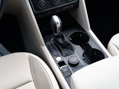 Used 2019 Volkswagen Atlas SE w/ Towing Package AWD/4WD image 22