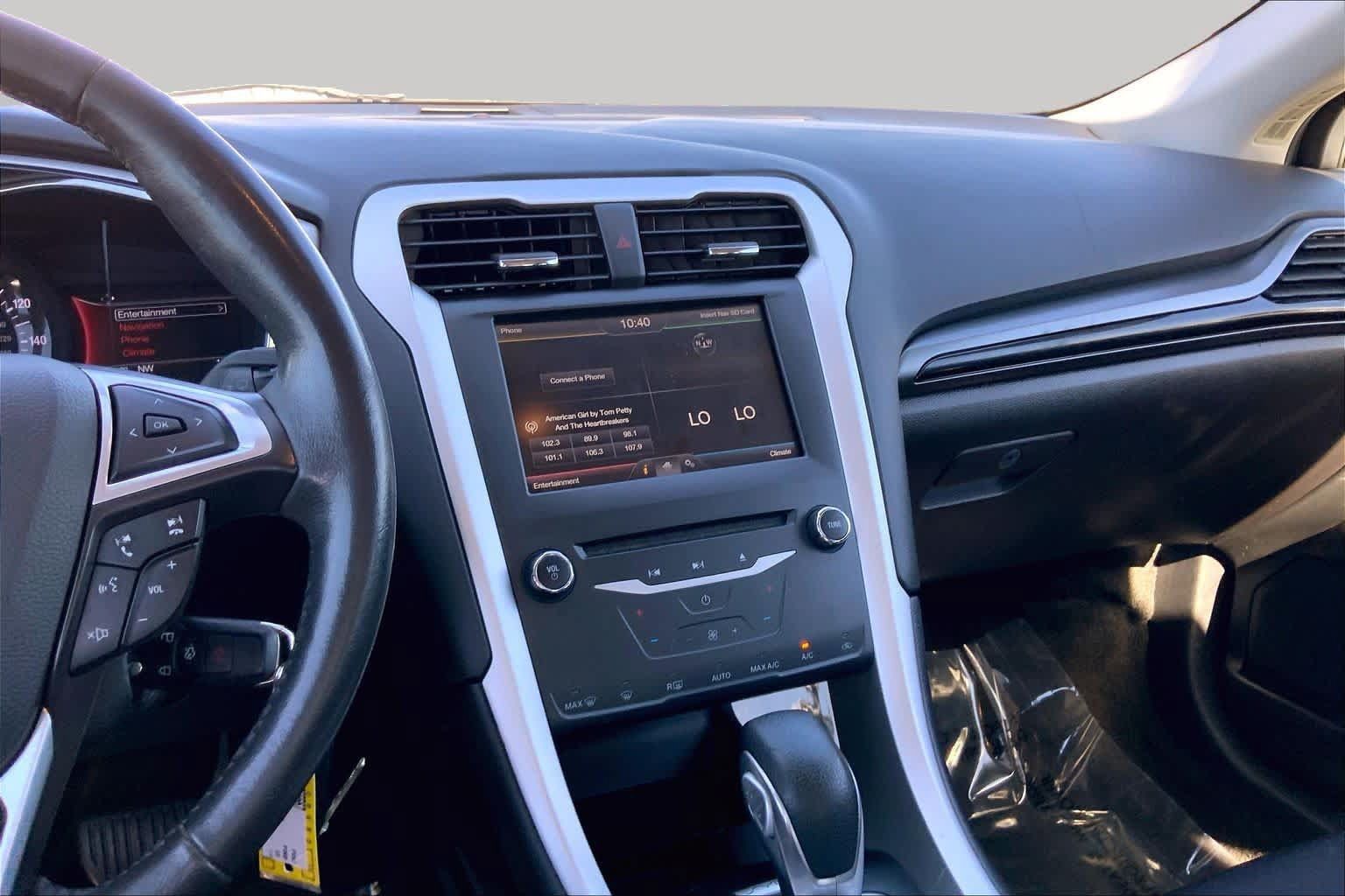 Used 2015 Ford Fusion SE FWD image 6