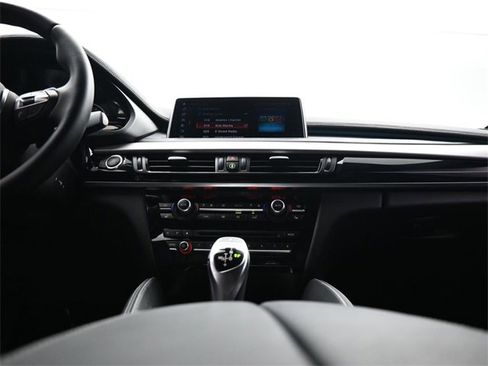 Used 2019 BMW X6 sDrive35i w/ M Sport Package image 16