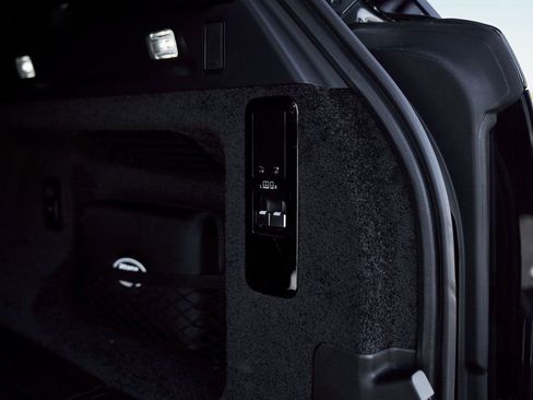 Used 2024 Land Rover Range Rover SE image 16