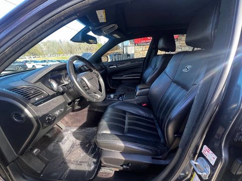 Used 2018 Chrysler 300 S w/ 300S Premium Group image 17