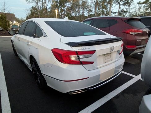 Used 2019 Honda Accord Touring image 4