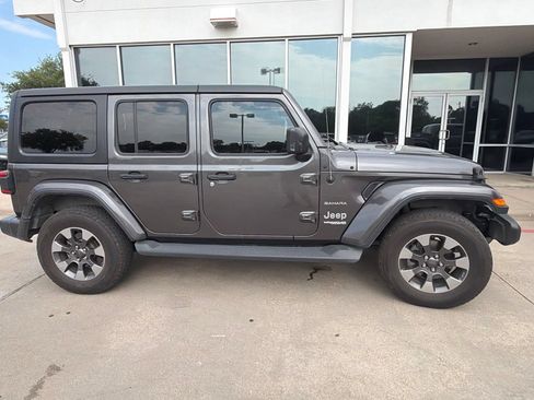 Used 2018 Jeep Wrangler Unlimited Sahara AWD/4WD image 5