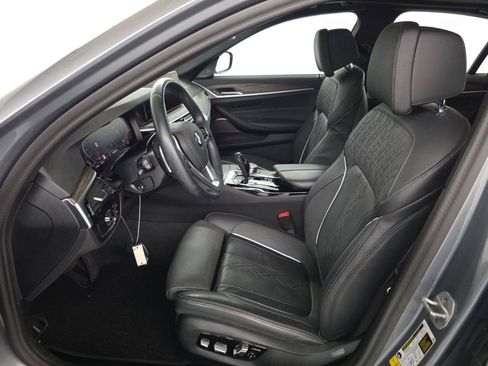 Used 2023 BMW 530i w/ Premium Package RWD image 3