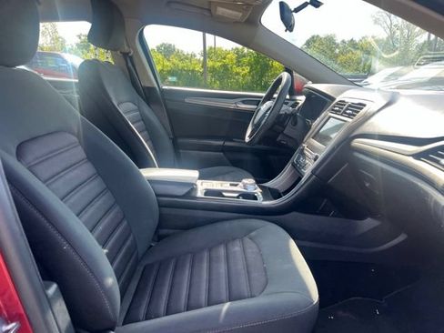 Used 2018 Ford Fusion SE w/ Fusion SE Technology Package FWD image 10