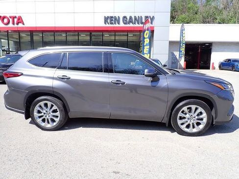 Used 2021 Toyota Highlander Limited AWD/4WD image 2