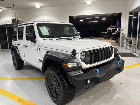 Used 2024 Jeep Wrangler Unlimited Sport AWD/4WD image 9