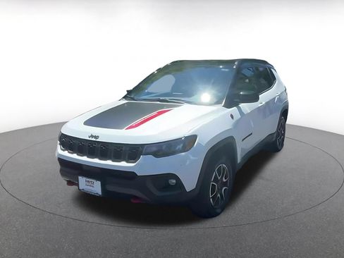 Used 2025 Jeep Compass Trailhawk AWD/4WD image 7