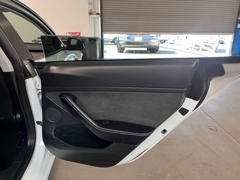 Used 2022 Tesla Model 3 Long Range image 15