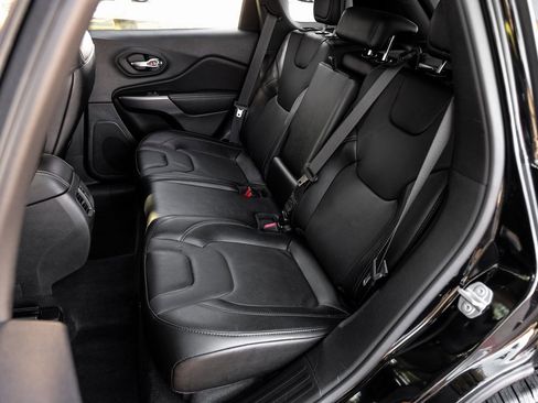 Used 2022 Jeep Cherokee Limited image 52