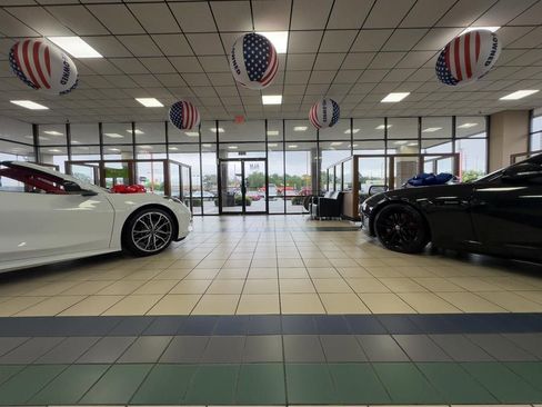 Used 2023 GMC Yukon XL SLT image 35