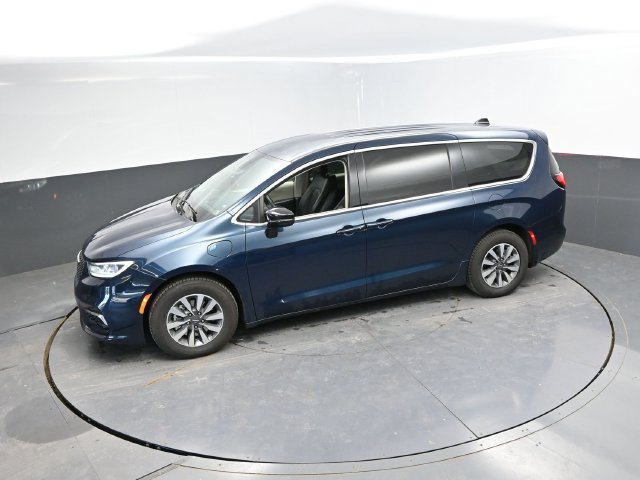 Used 2024 Chrysler Pacifica Limited FWD image 41