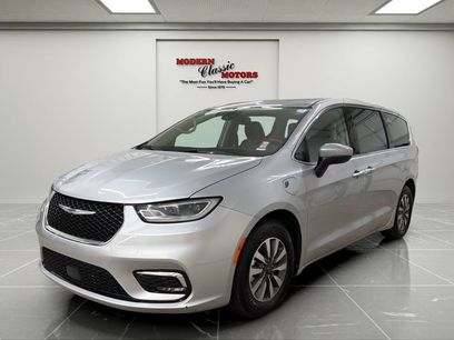 Used 2023 Chrysler Pacifica Touring-L
