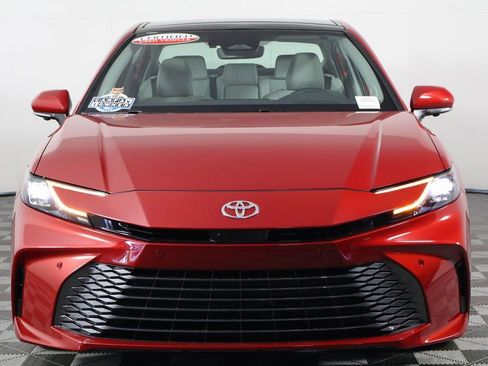 Used 2025 Toyota Camry XLE image 2