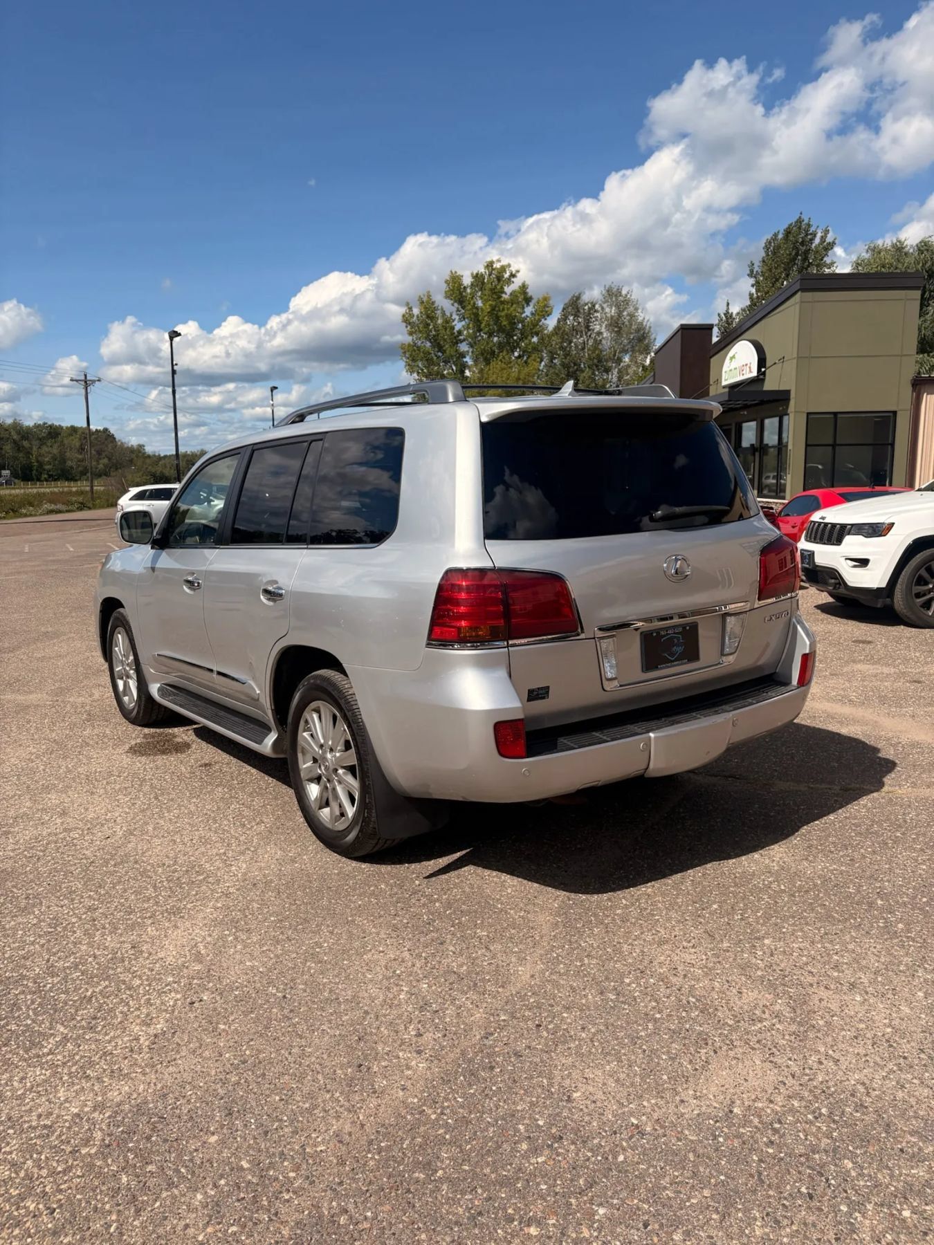 Used 2011 Lexus LX 570 4WD w/ Luxury Pkg image 7