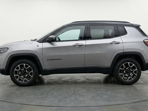 Used 2025 Jeep Compass Trailhawk image 5